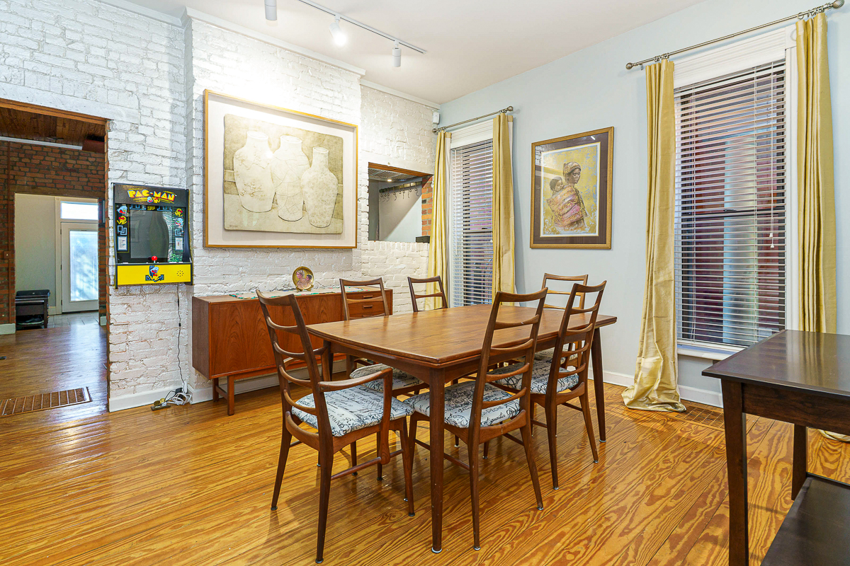 89 E lincoln St-24
