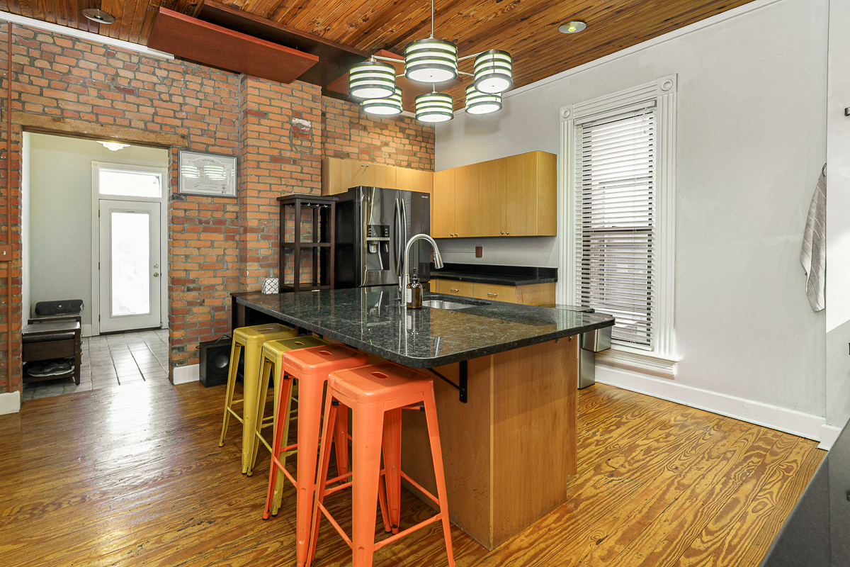 89 E lincoln St-28