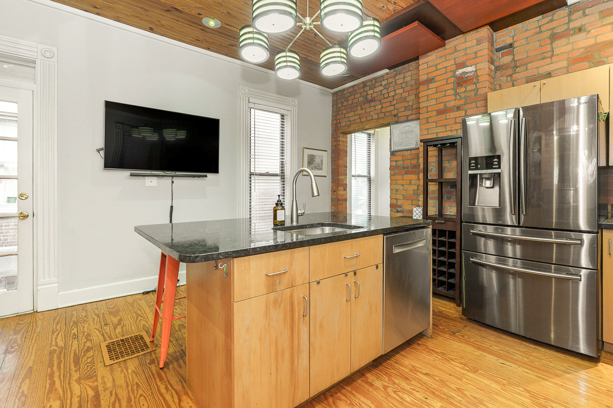 89 E lincoln St-30