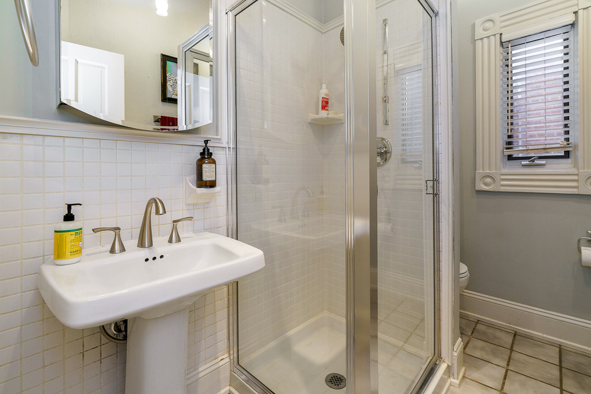 89 E lincoln St-33