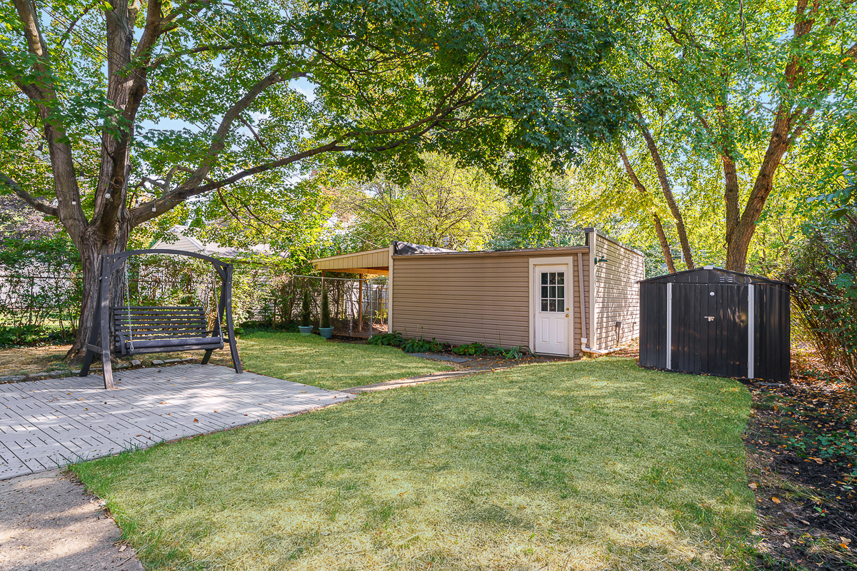910 Montrose Ave-10