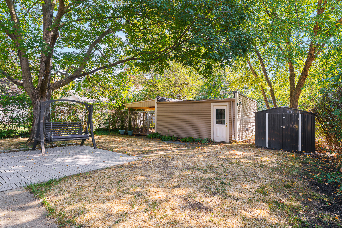 910 Montrose Ave-11