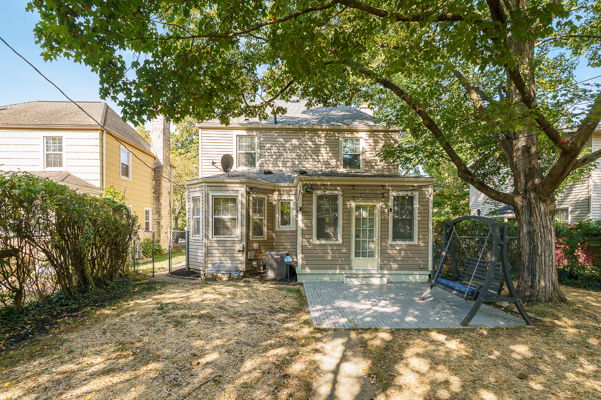 910 Montrose Ave-12