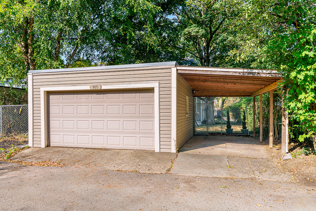 910 Montrose Ave-13