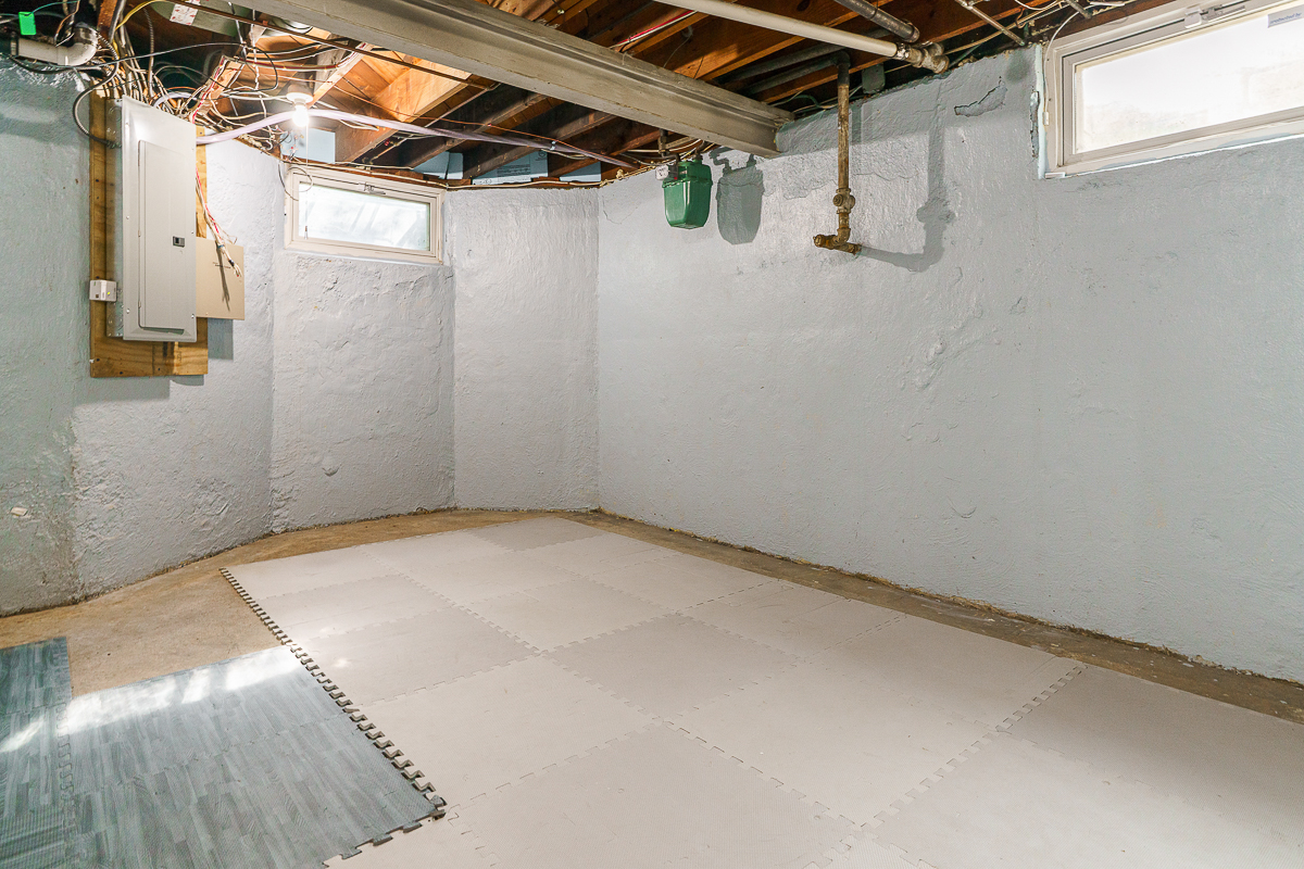910 Montrose Ave-19