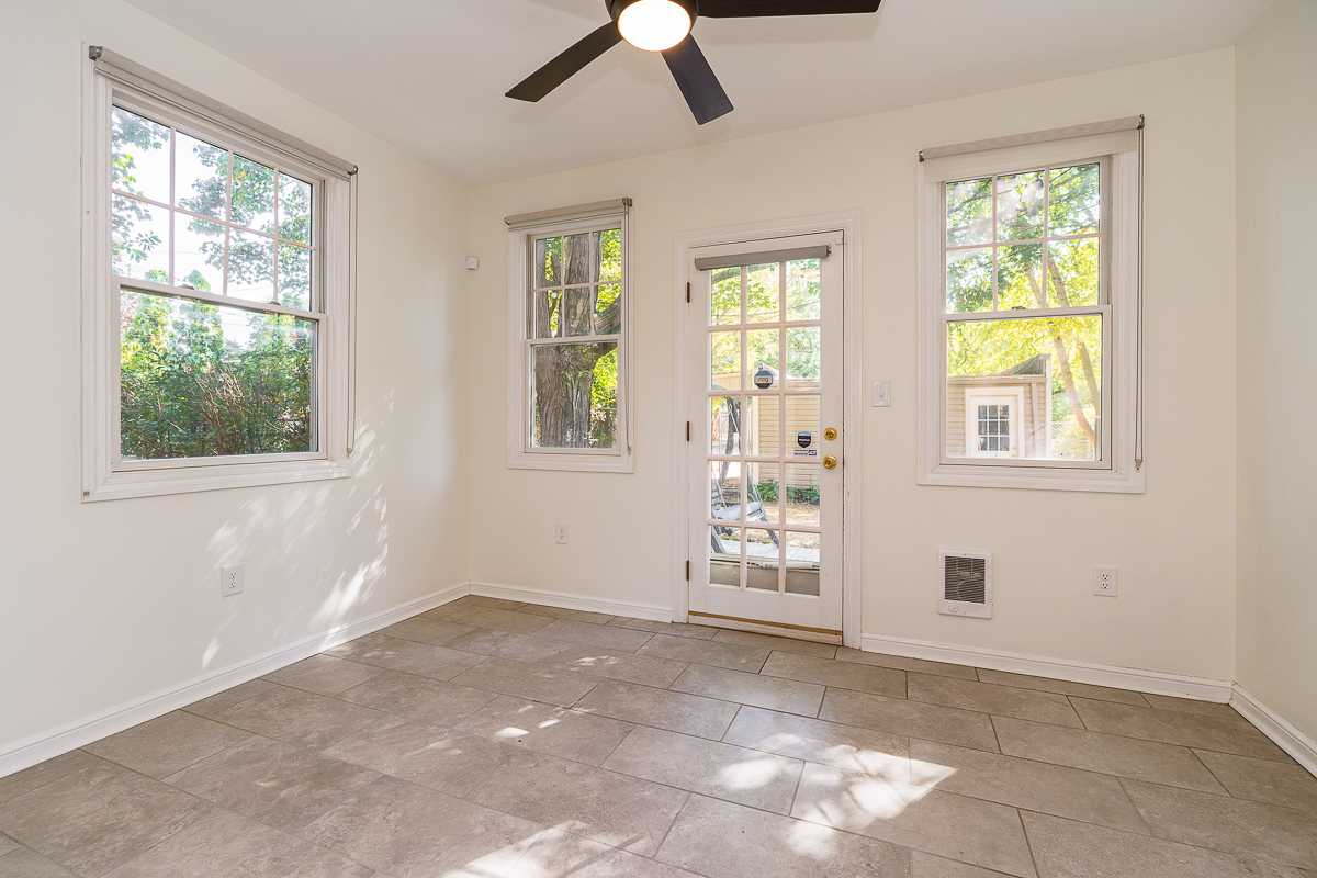 910 Montrose Ave-26