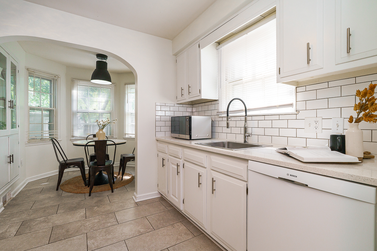 910 Montrose Ave-37