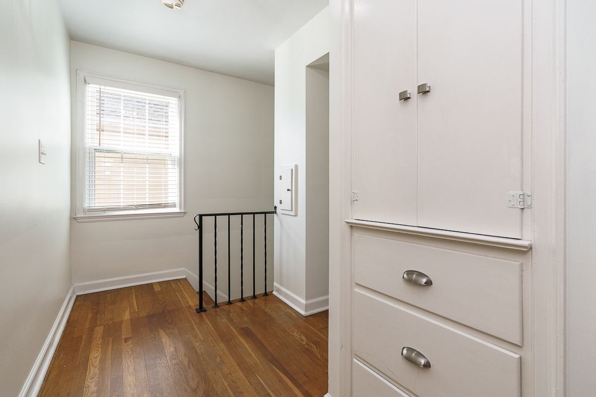910 Montrose Ave-44