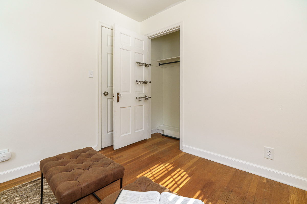 910 Montrose Ave-48