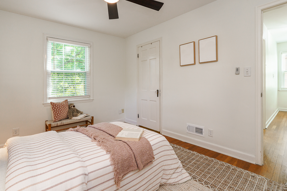 910 Montrose Ave-50