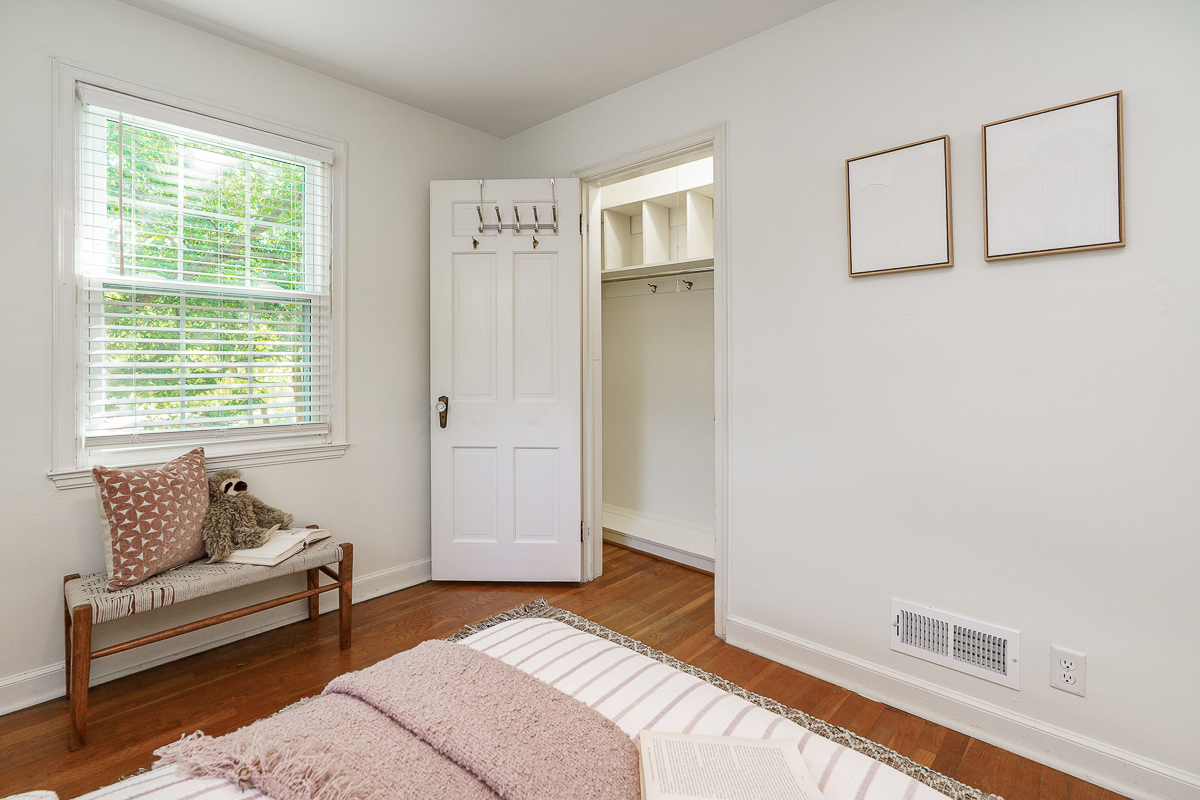 910 Montrose Ave-51
