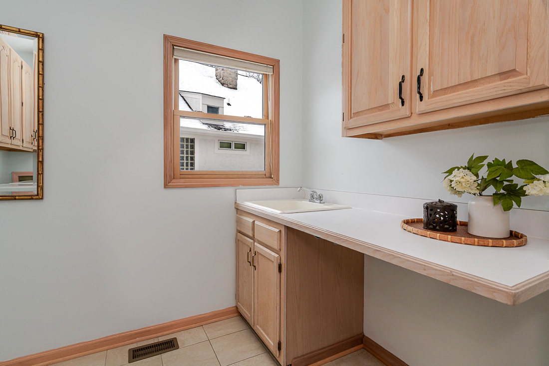 9800 Oxford Circle-17