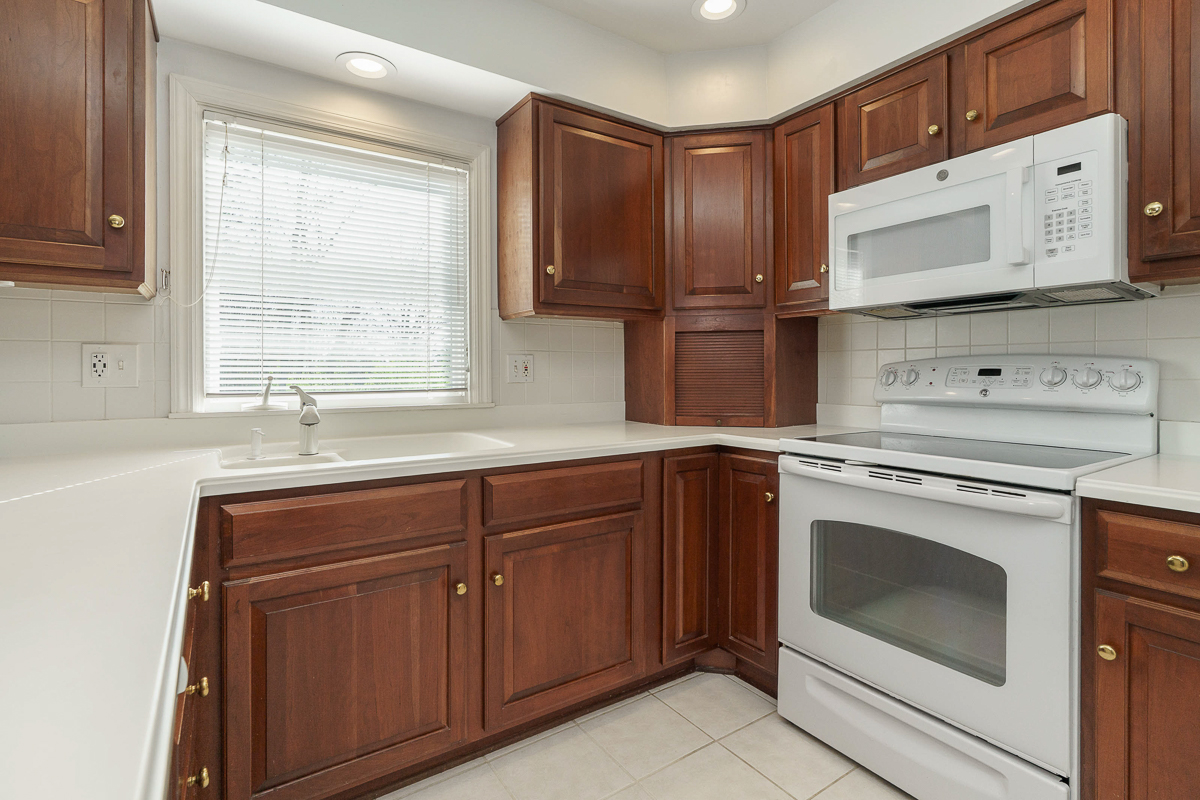 988 Danvers Ave-30