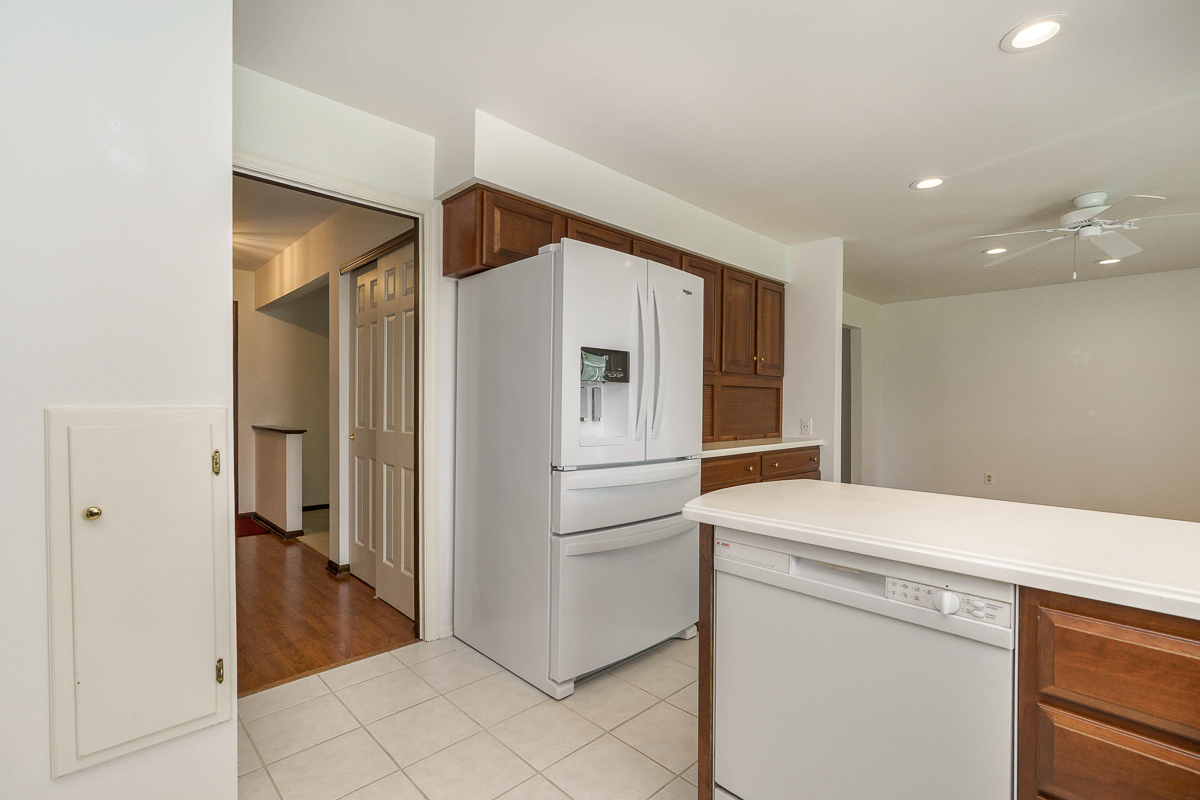 988 Danvers Ave-32