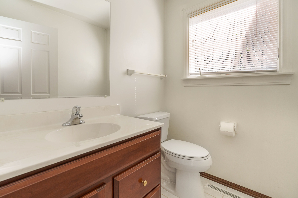 988 Danvers Ave-33