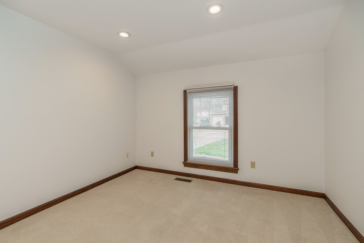 988 Danvers Ave-12