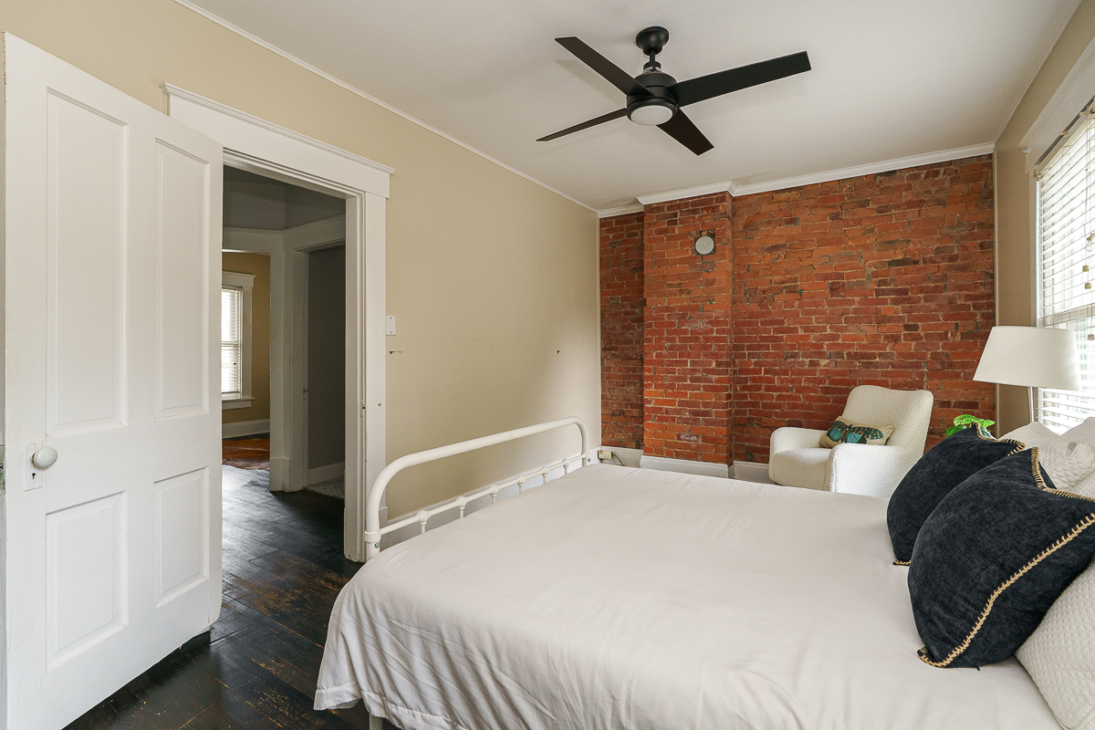 130 e Gates St.--25