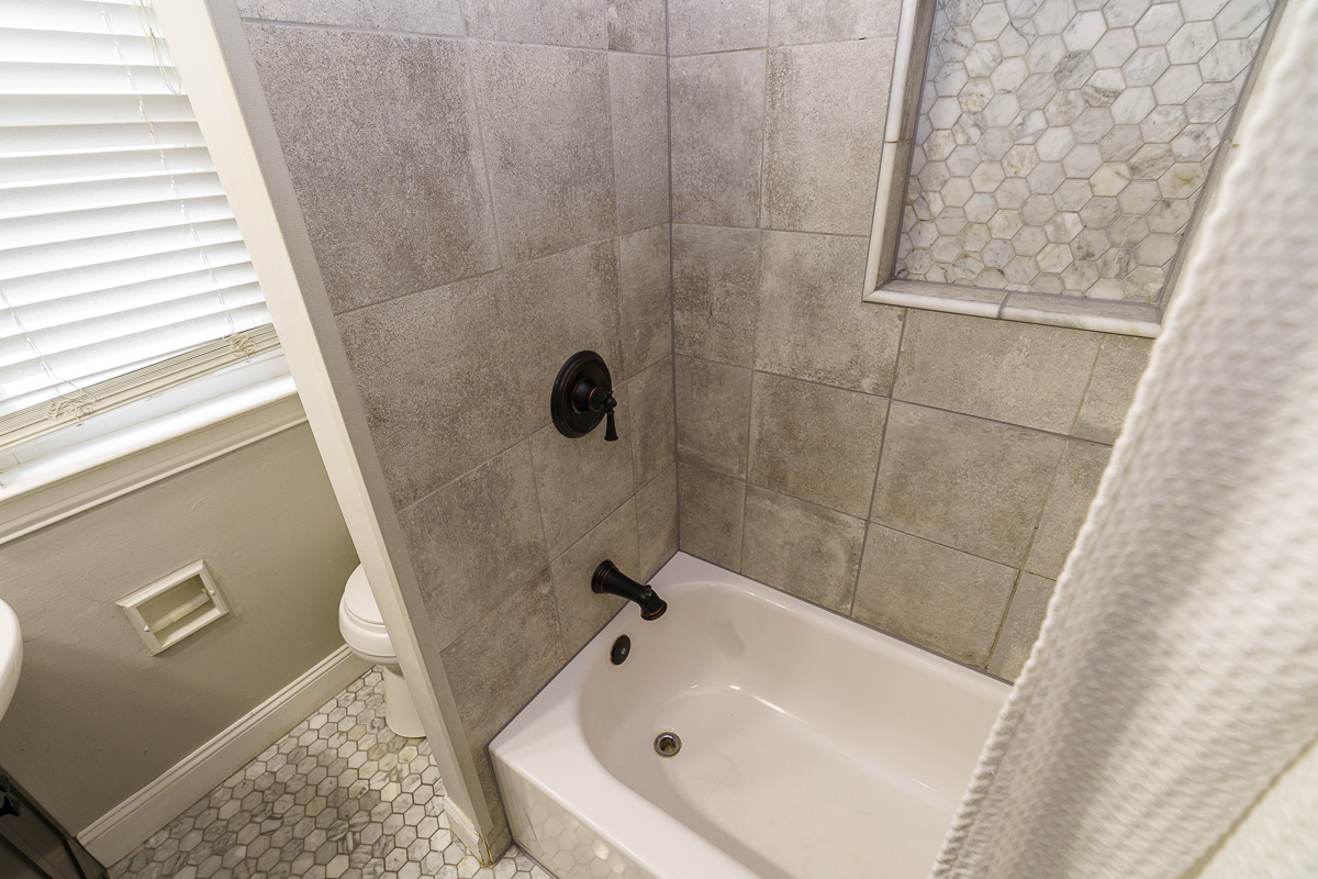 130 e Gates St.--27