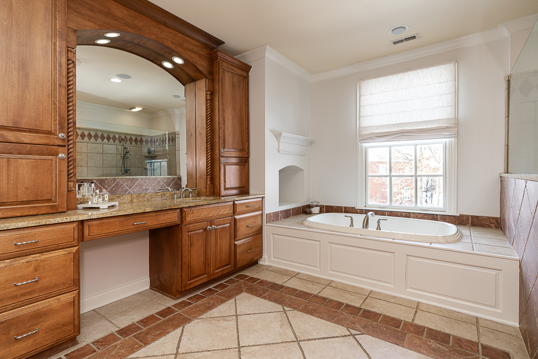 7286 Lambton Green N Interiors-70