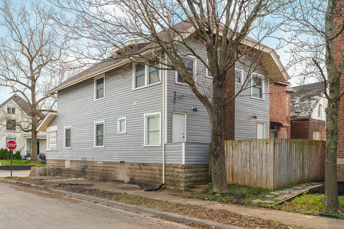 857-859 Wilson Ave-37