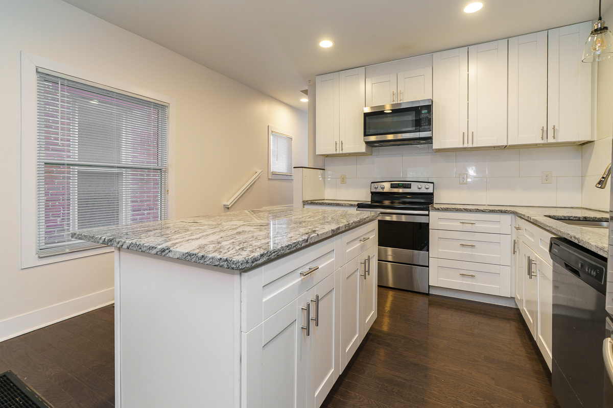 857-859 Wilson Ave-44