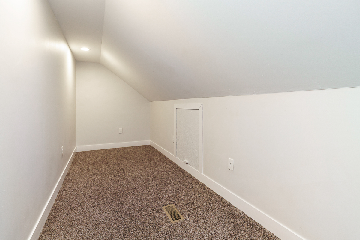 857-859 Wilson Ave-58